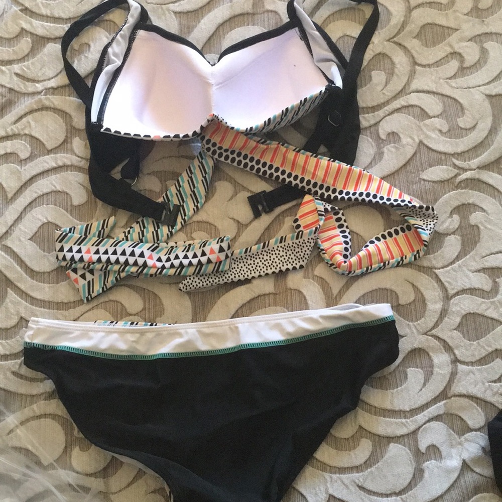 Bikini size large - Picture 2 of 2
